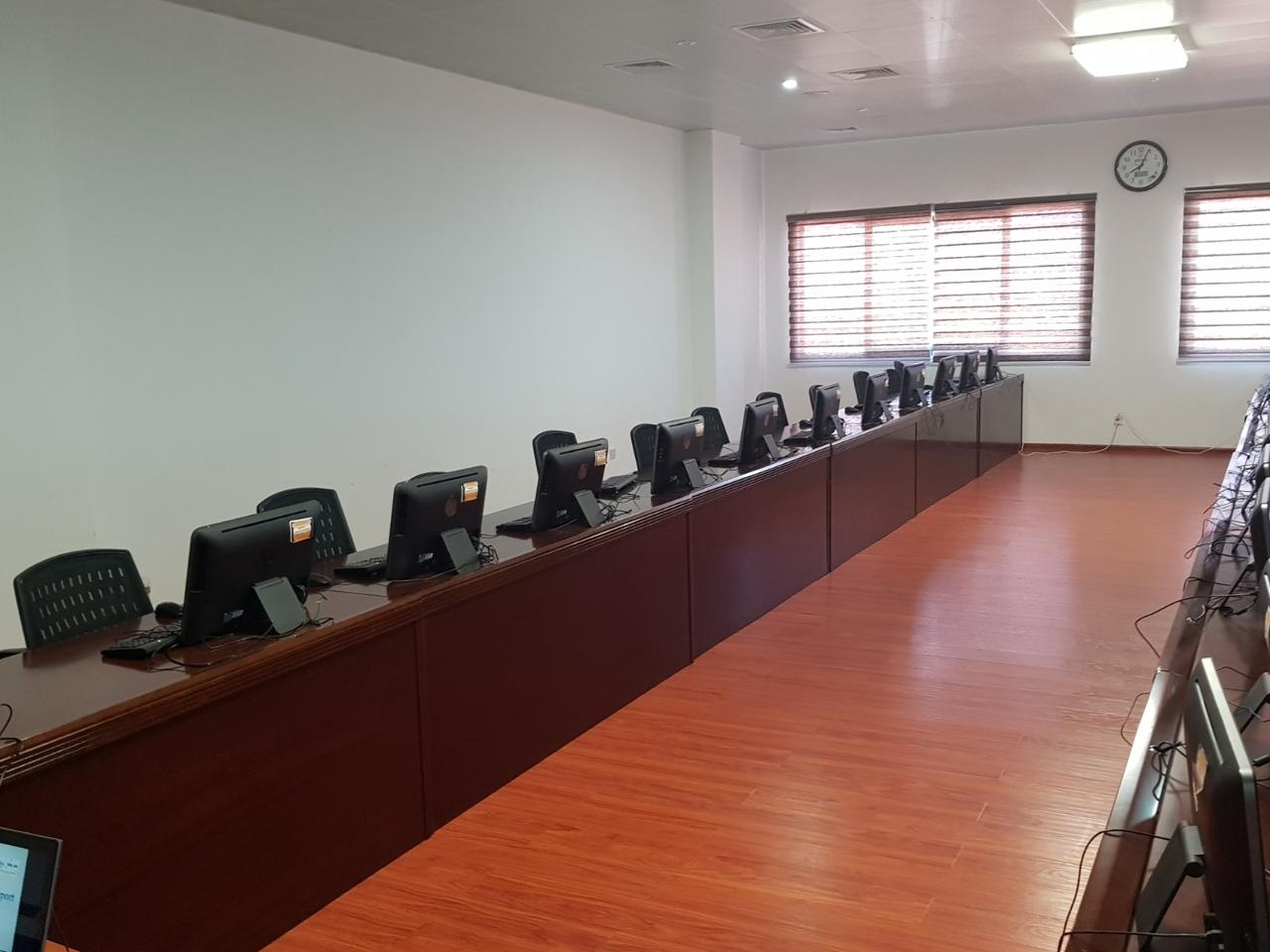 قاعة تدريب حاسوب مجهزة